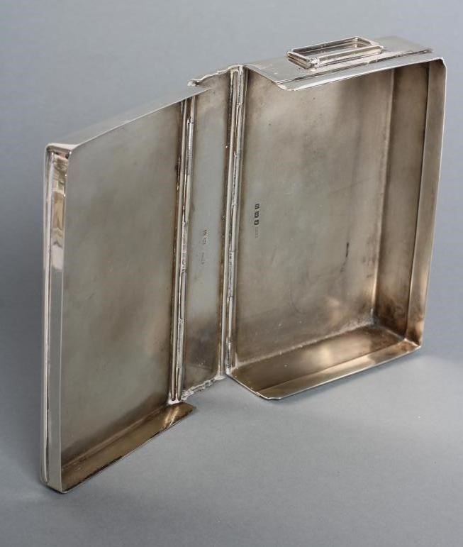 A SILVER SANDWICH BOX Image