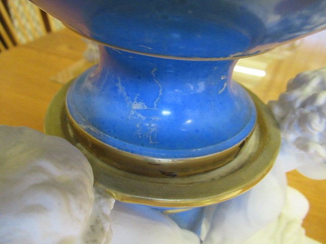 A LARGE PAIR OF PARIS PORCELAIN VASES Image