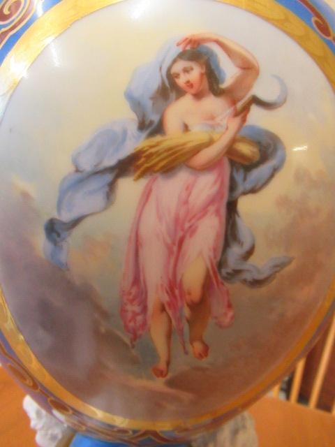 A LARGE PAIR OF PARIS PORCELAIN VASES Image