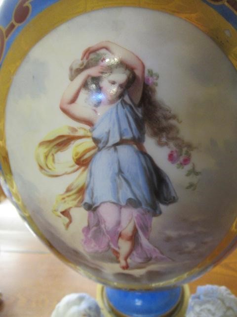 A LARGE PAIR OF PARIS PORCELAIN VASES Image