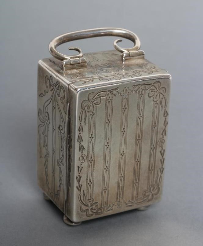 AN EDWARDIAN SILVER DRESSING TABLE CARRIAGE TIMEPIECE Image