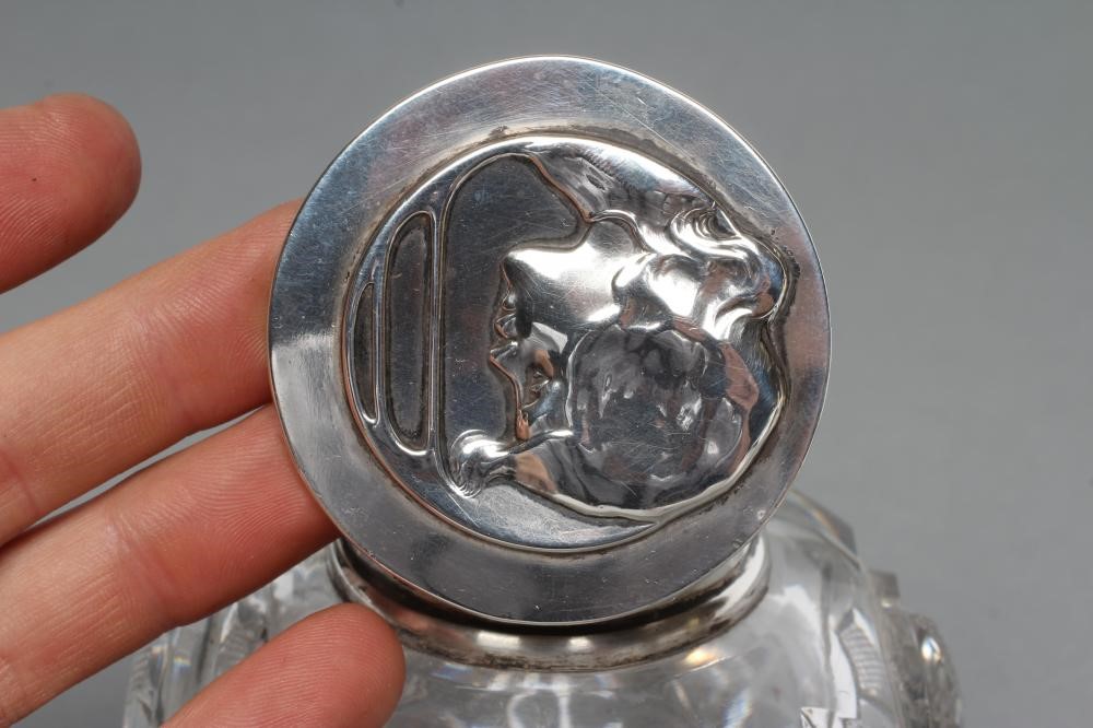 A LATE VICTORIAN CLEAR GLASS & SILVER INKWELL Image