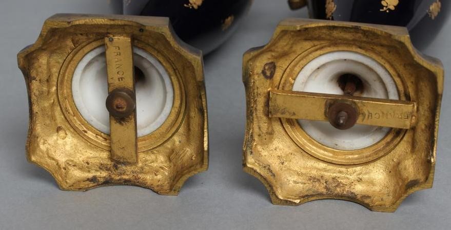 A PAIR OF FRENCH PORCELAIN GARNITURE URNS Image