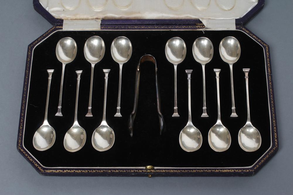 A SET OF TWELVE SEAL TOP SILVER TEASPOONS Image