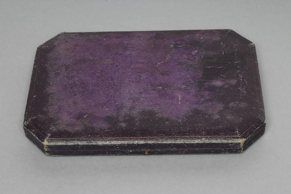 A SET OF TWELVE SEAL TOP SILVER TEASPOONS Image