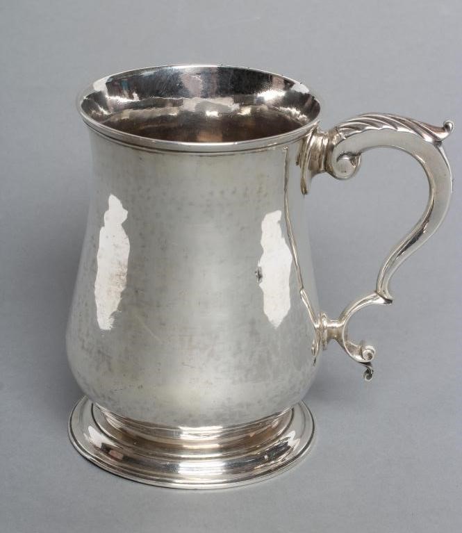 A GEORGE III SILVER MUG Image