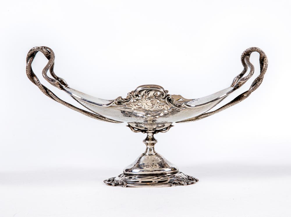 AN EDWARDIAN SILVER PEDESTAL DISH Image