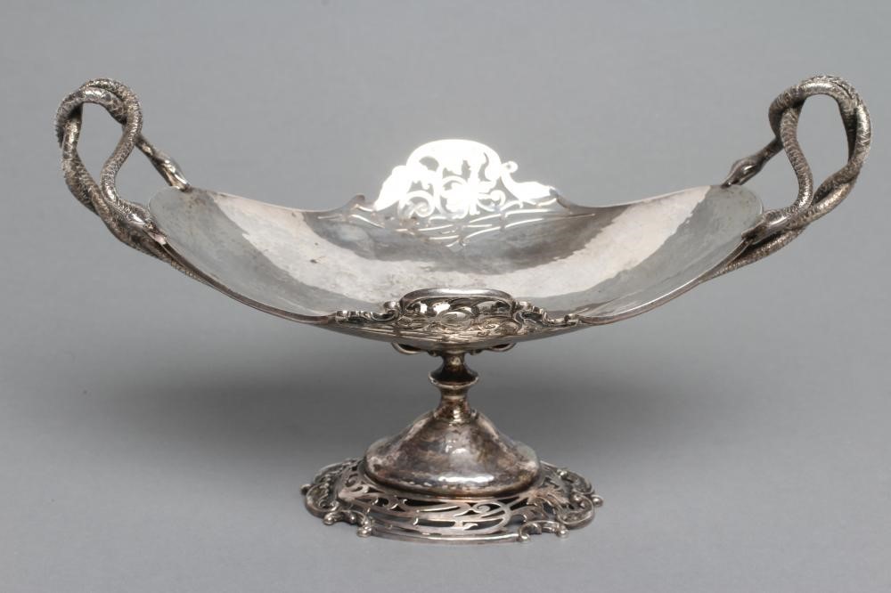 AN EDWARDIAN SILVER PEDESTAL DISH Image
