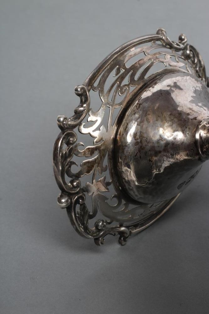 AN EDWARDIAN SILVER PEDESTAL DISH Image