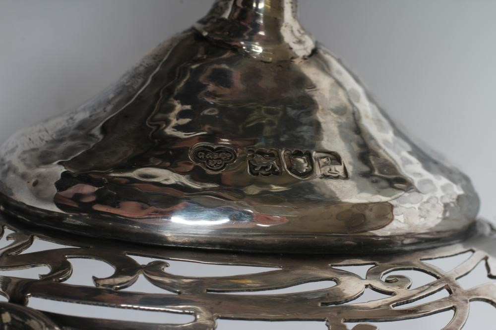 AN EDWARDIAN SILVER PEDESTAL DISH Image