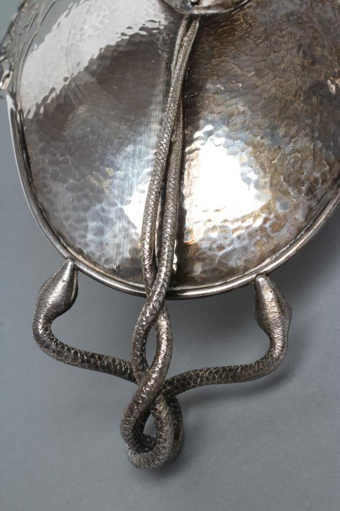 AN EDWARDIAN SILVER PEDESTAL DISH Image