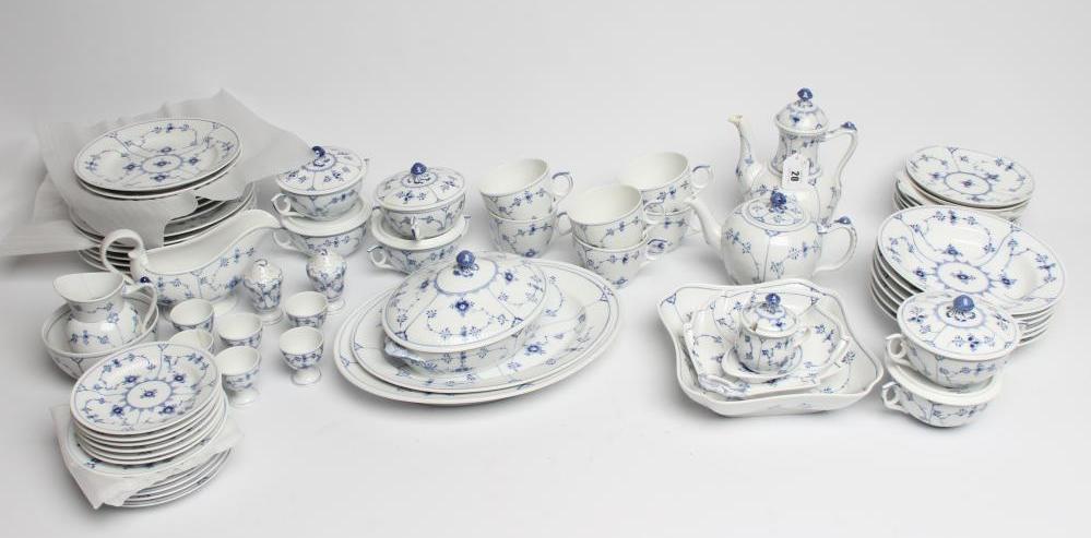 AN EXTENSIVE ROYAL COPENHAGEN PORCELAIN DINNER AND TEA SERVICE Image
