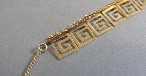 A NECKLACE AND MATCHING BRACELET Image