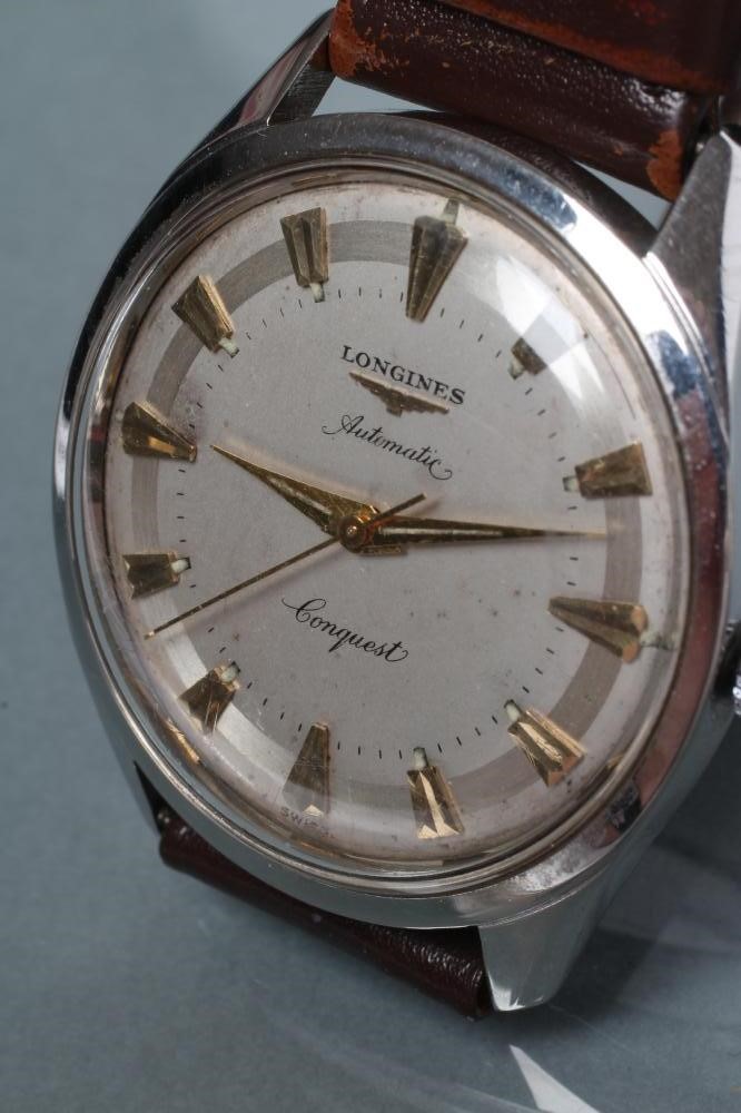 A GENTLEMAN'S LONGINES AUTOMATIC CONQUEST WRISTWATCH Image