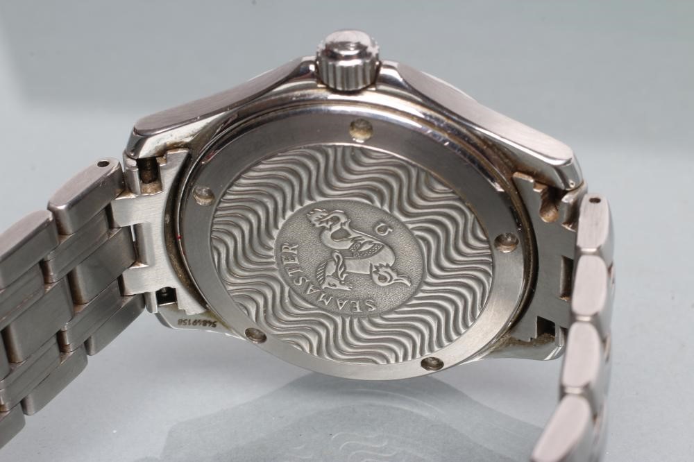 A GENTLEMAN'S OMEGA SEAMASTER WRISTWATCH Image