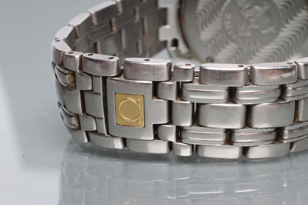 A GENTLEMAN'S OMEGA SEAMASTER WRISTWATCH Image