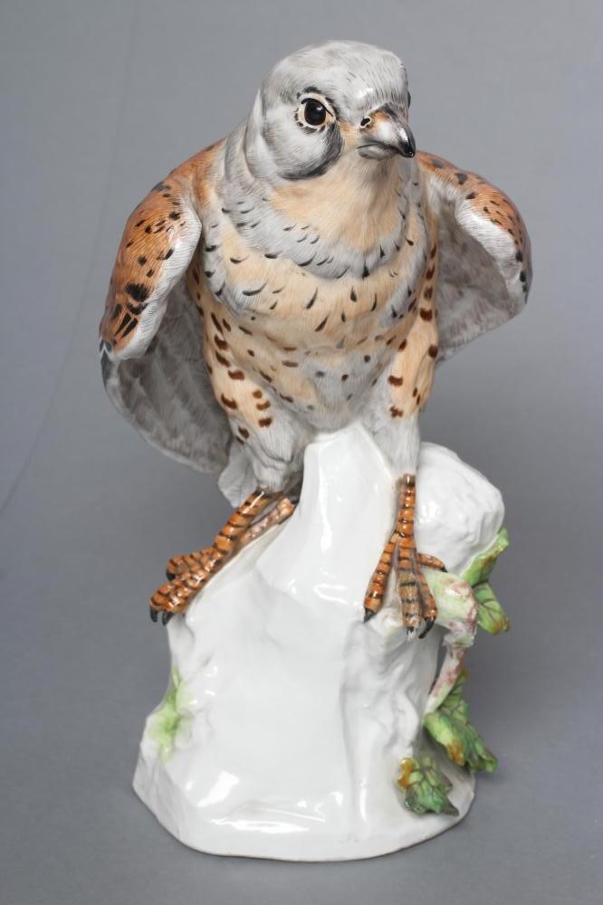 A PAIR OF SAMSON PORCELAIN KESTRELS Image