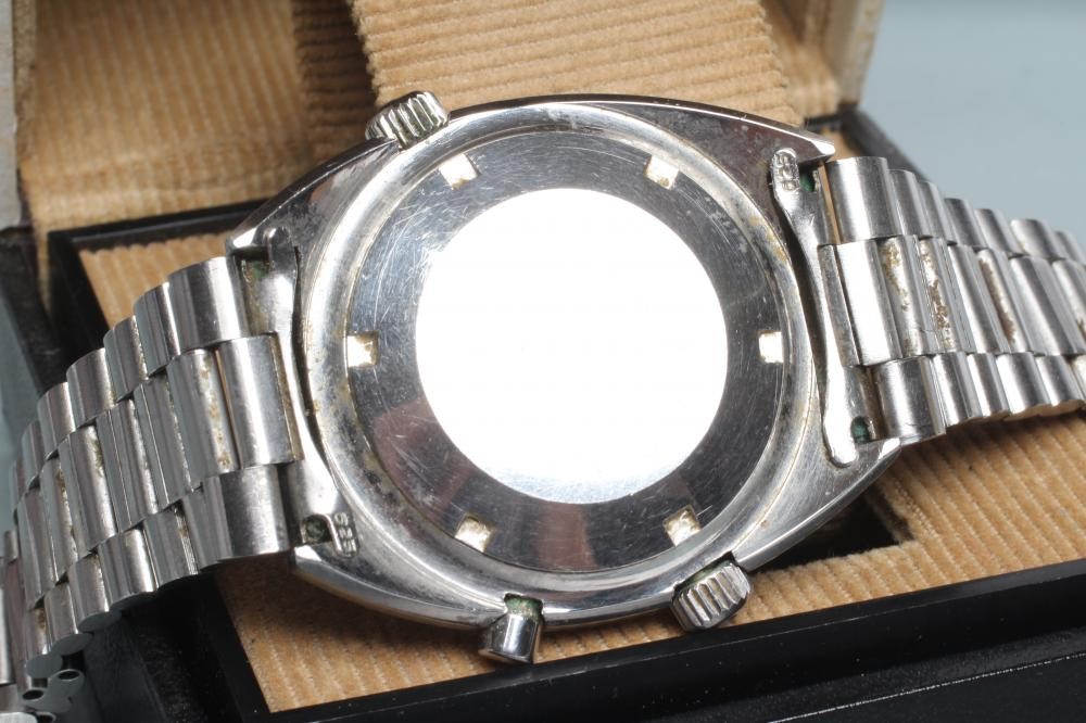 A GENTLEMAN'S OMEGA SEAMASTER CHRONOSTOP WRISTWATCH Image