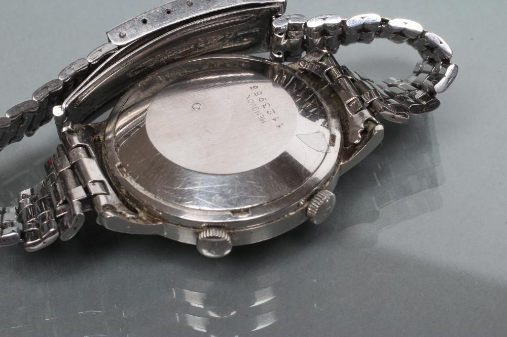 A GENTLEMAN'S JAEGER-LECOULTRE AUTOMATIC WRISTWATCH Image