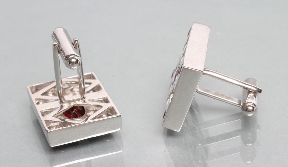 A PAIR OF LARGE CUFFLINKS Image