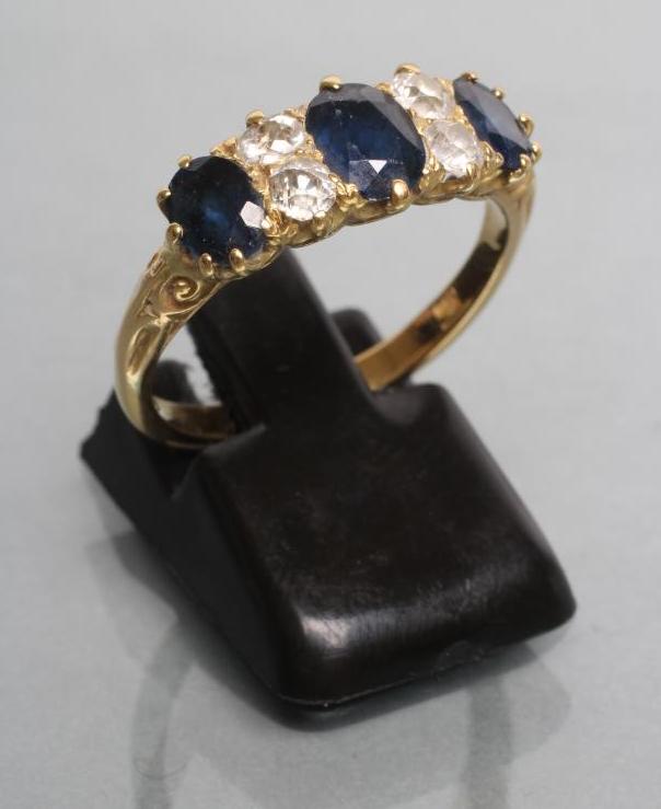 A SAPPHIRE AND DIAMOND RING Image