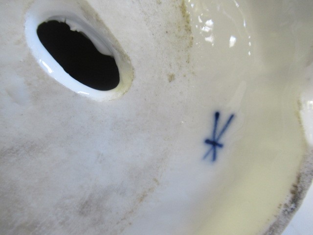 A PAIR OF SAMSON PORCELAIN FIGURE GROUPS Image