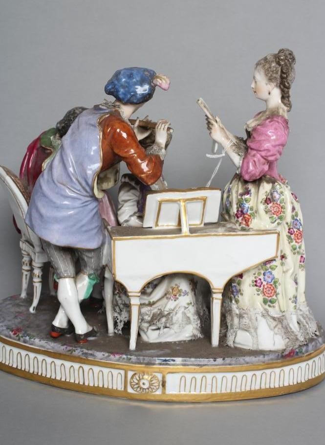 A SAMSON PORCELAIN FIGURE GROUP Image