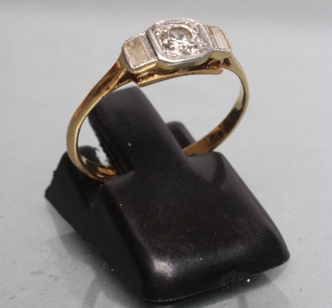 A THREE STONE DIAMOND RING Image