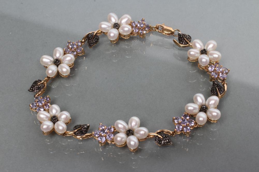 A CULTURED PEARL AND GEM BRACELET Image