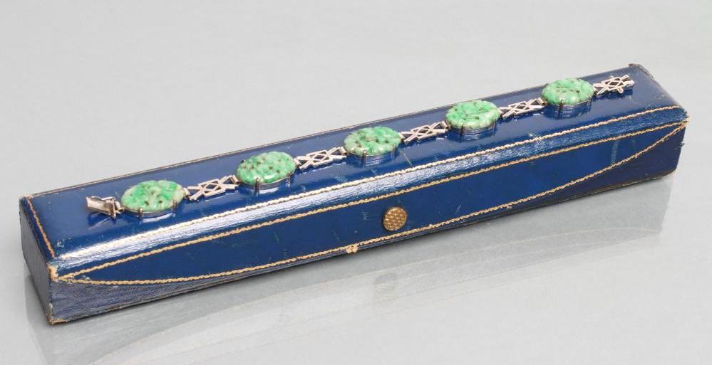 AN ART DECO JADE BRACELET Image