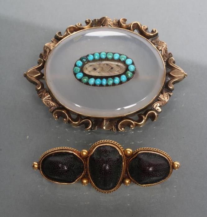A VICTORIAN TRIPLE SCARAB BROOCH Image