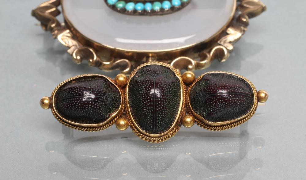 A VICTORIAN TRIPLE SCARAB BROOCH Image