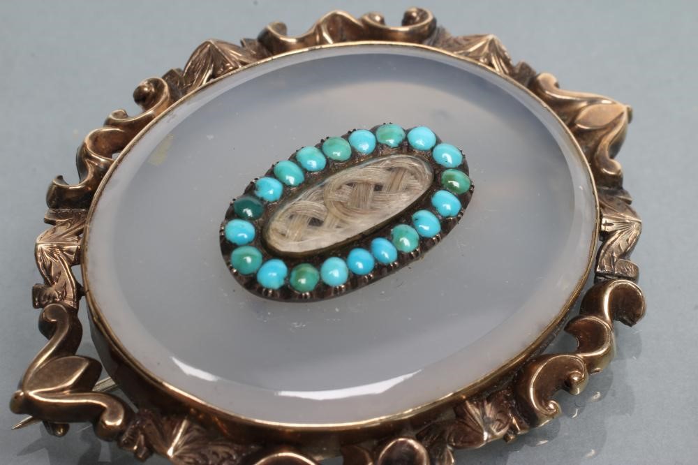 A VICTORIAN TRIPLE SCARAB BROOCH Image