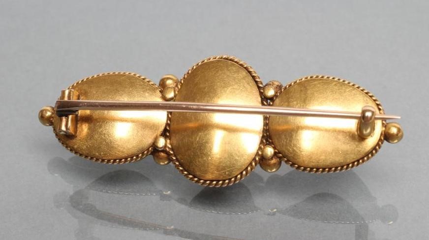 A VICTORIAN TRIPLE SCARAB BROOCH Image