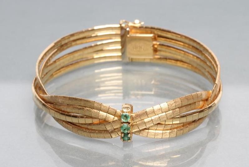 A BRACELET Image