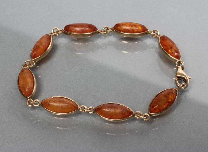 AN AMBER BRACELET Image