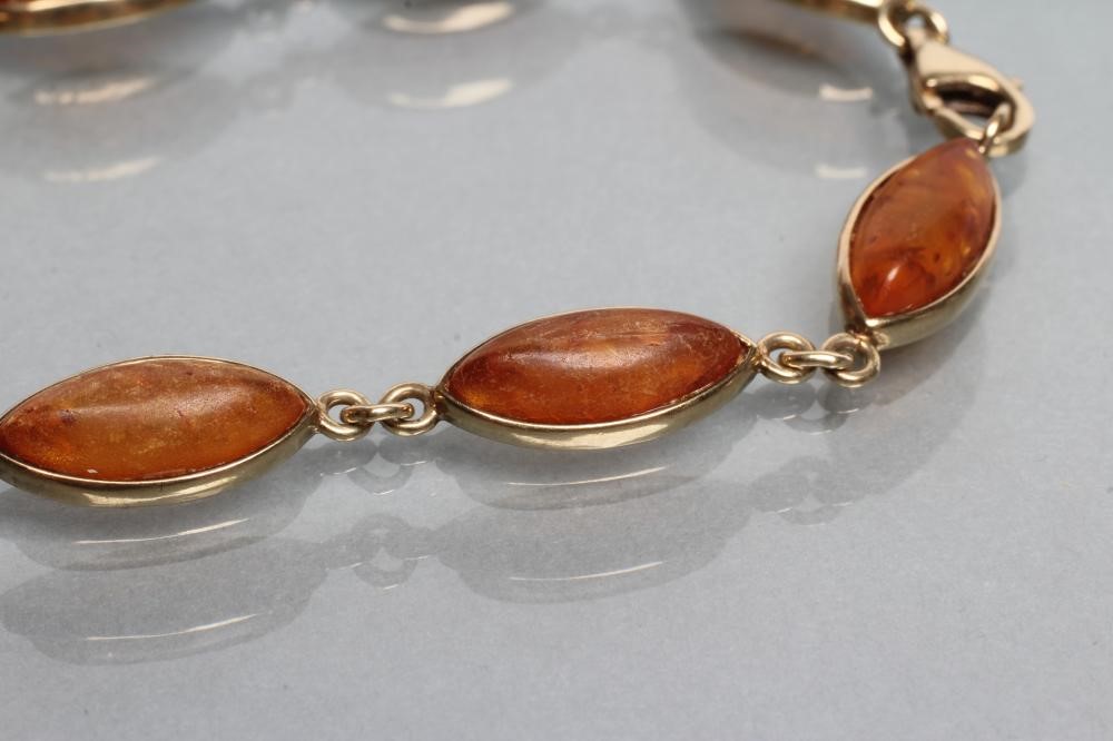AN AMBER BRACELET Image
