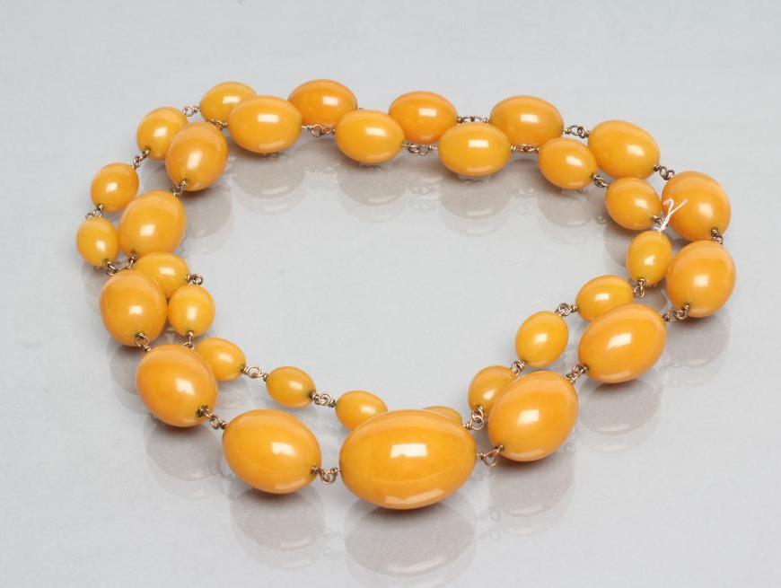 A BUTTERSCOTCH AMBER NECKLACE Image