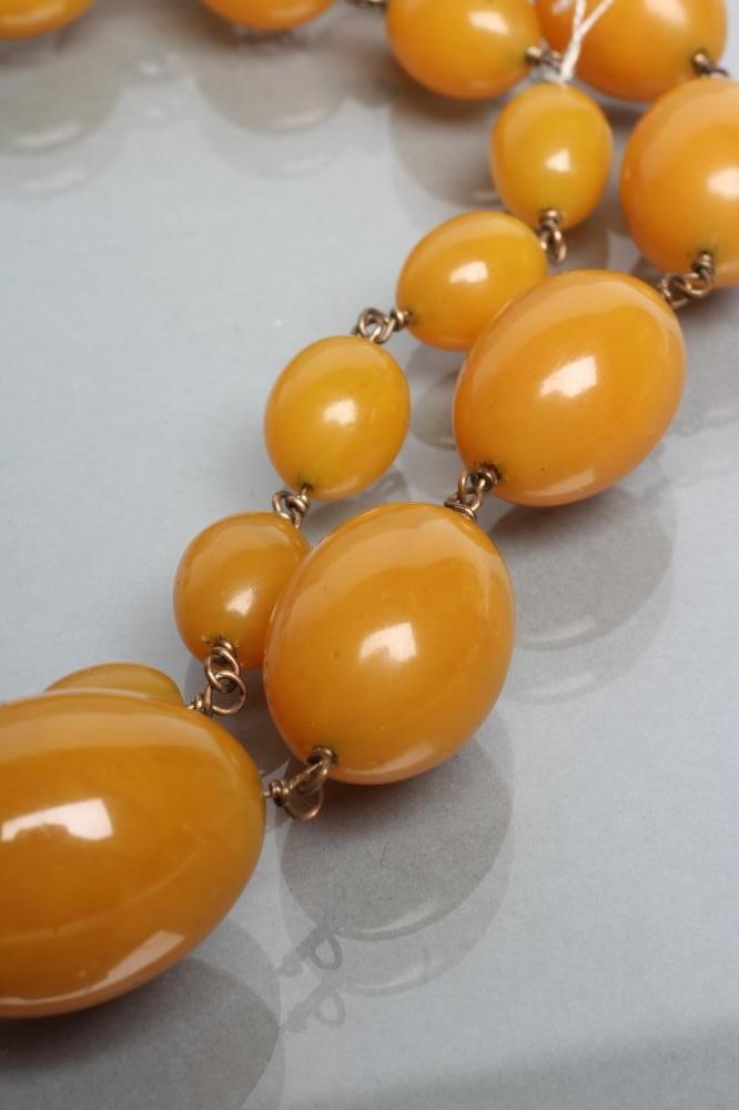 A BUTTERSCOTCH AMBER NECKLACE Image