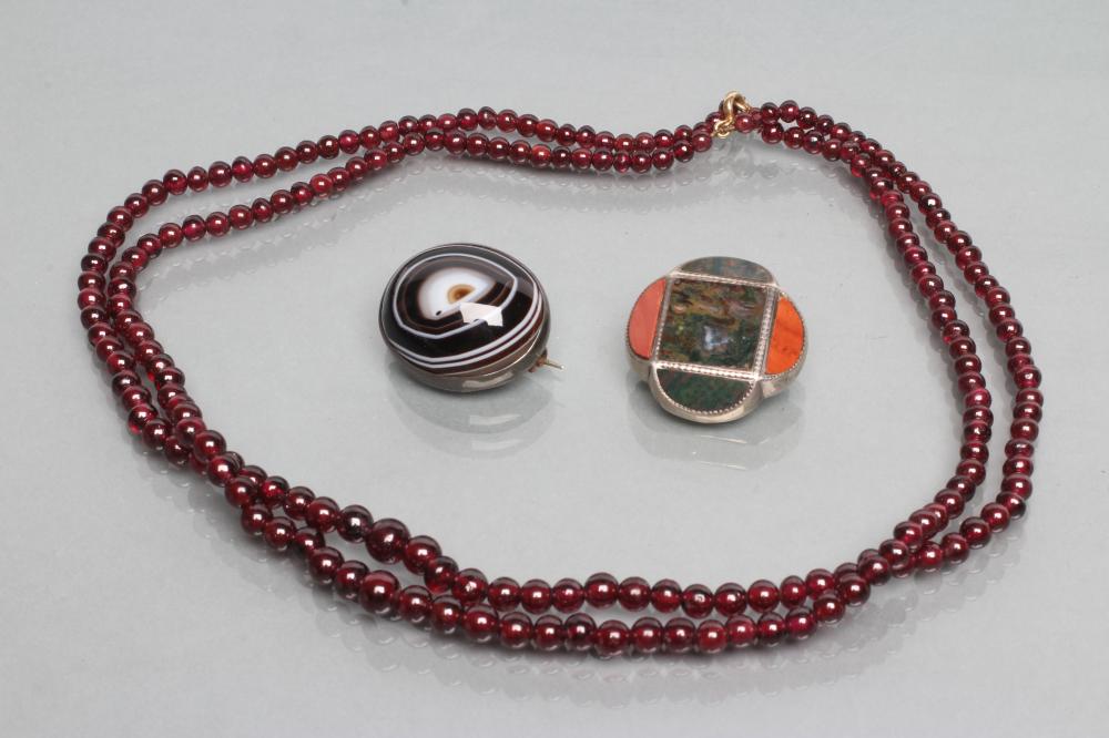 A DOUBLE STRING OF POLISHED GARNET BEADS Image