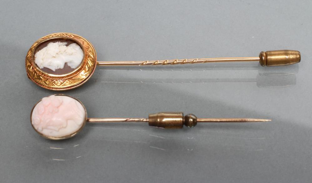 A VICTORIAN 18CT GOLD MOUNTED SHELL CAMEO STICK PIN Image