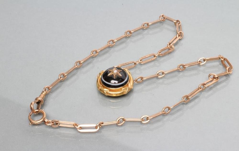 A VICTORIAN MOURNING PENDANT Image