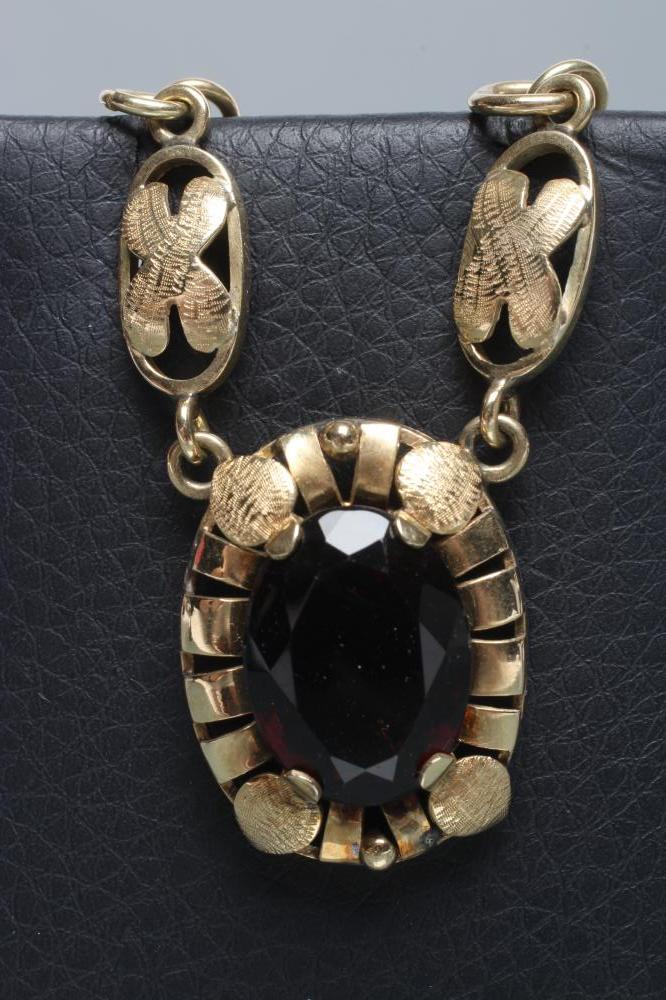 AN AUSTRIAN SMOKEY QUARTZ PENDANT Image