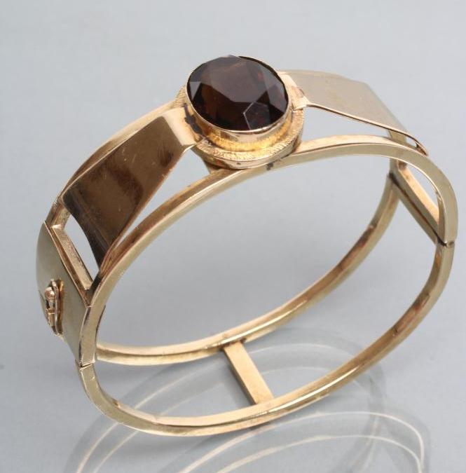 AN AUSTRIAN SMOKEY QUARTZ STIFF HINGED BANGLE Image