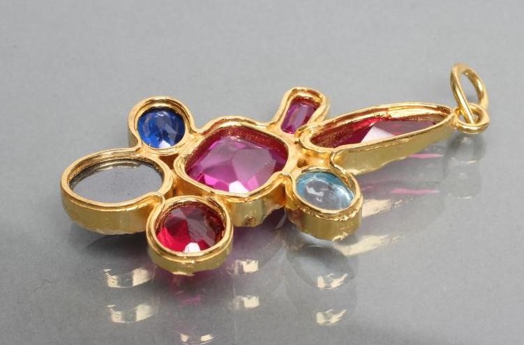 A MULTI GEM PENDANT Image