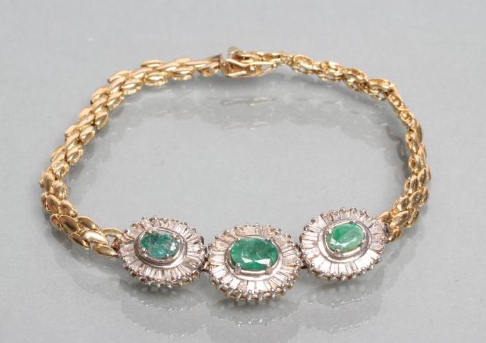 AN EMERALD AND DIAMOND BRACELET Image