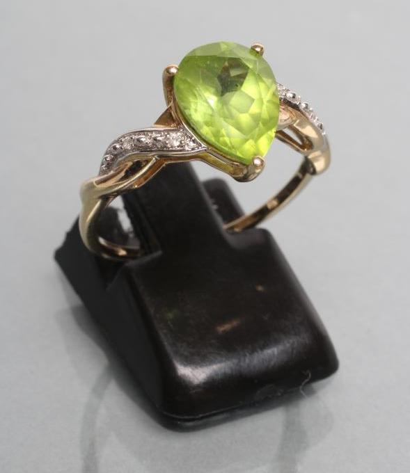 A PERIDOT DRESS RING Image