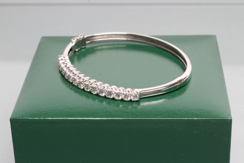 A DIAMOND STIFF HINGED BANGLE Image