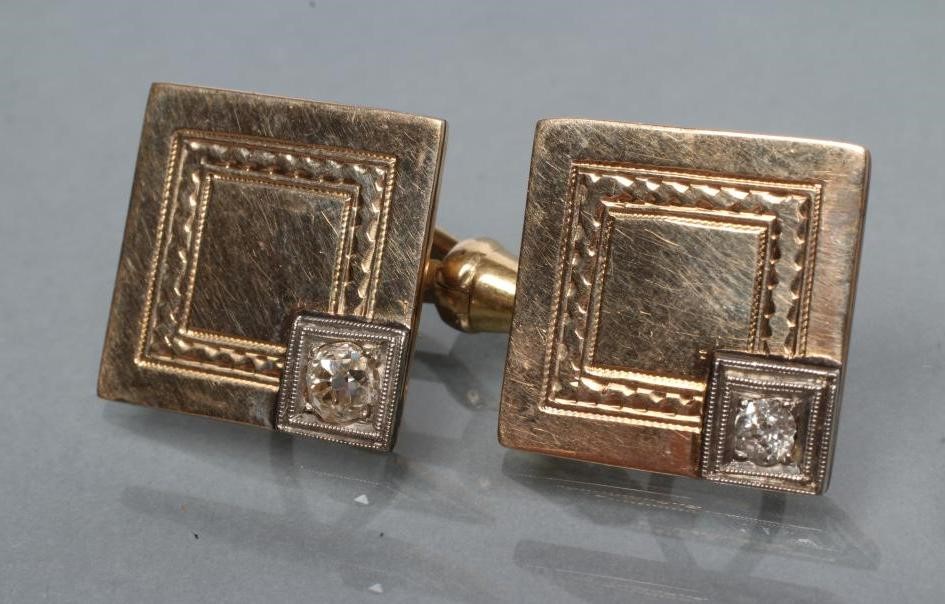 A PAIR OF CUFFLINKS Image