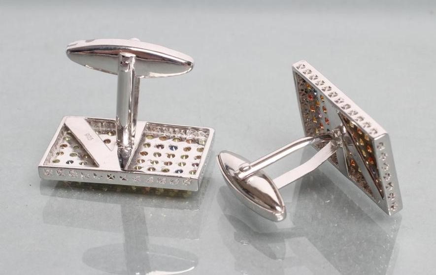 A PAIR OF SAPPHIRE CUFFLINKS Image